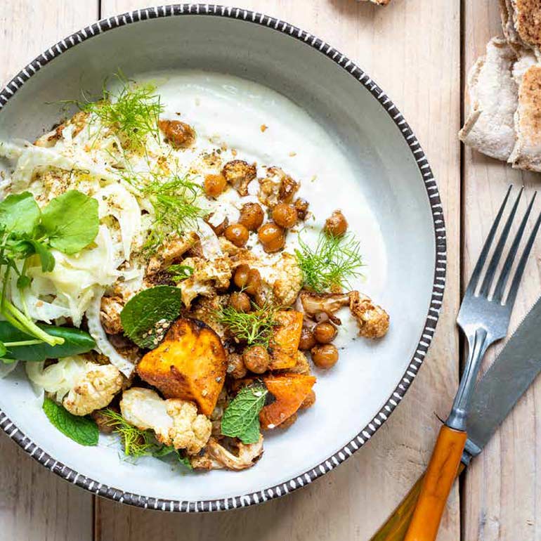 Quinoa bowl met kikkererwten