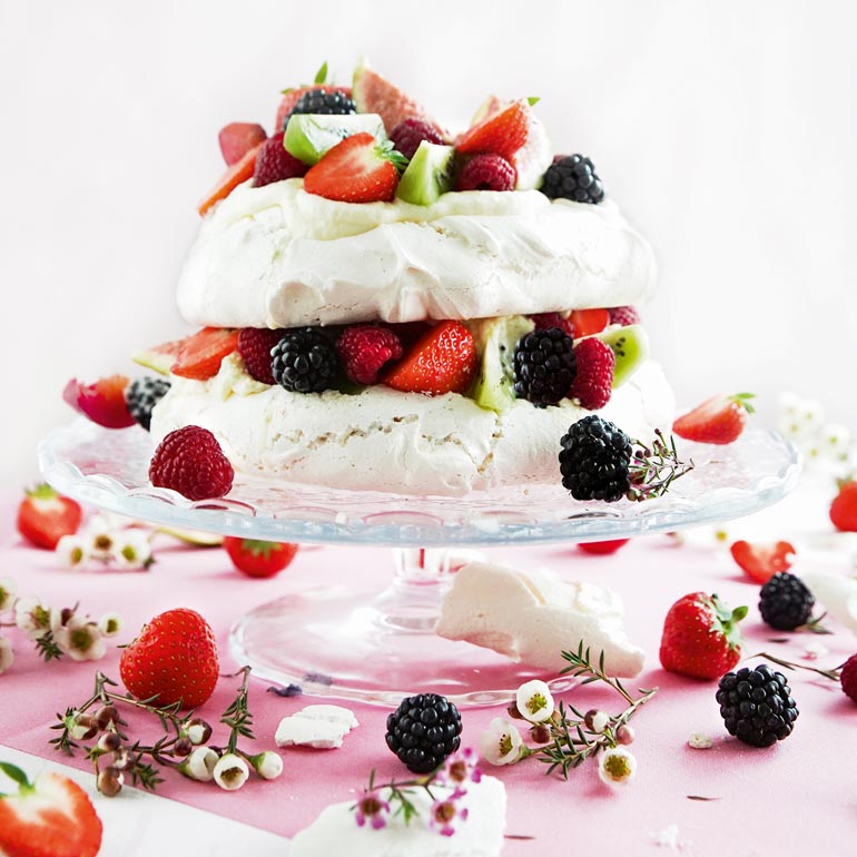 Pavlova met room en vers fruit