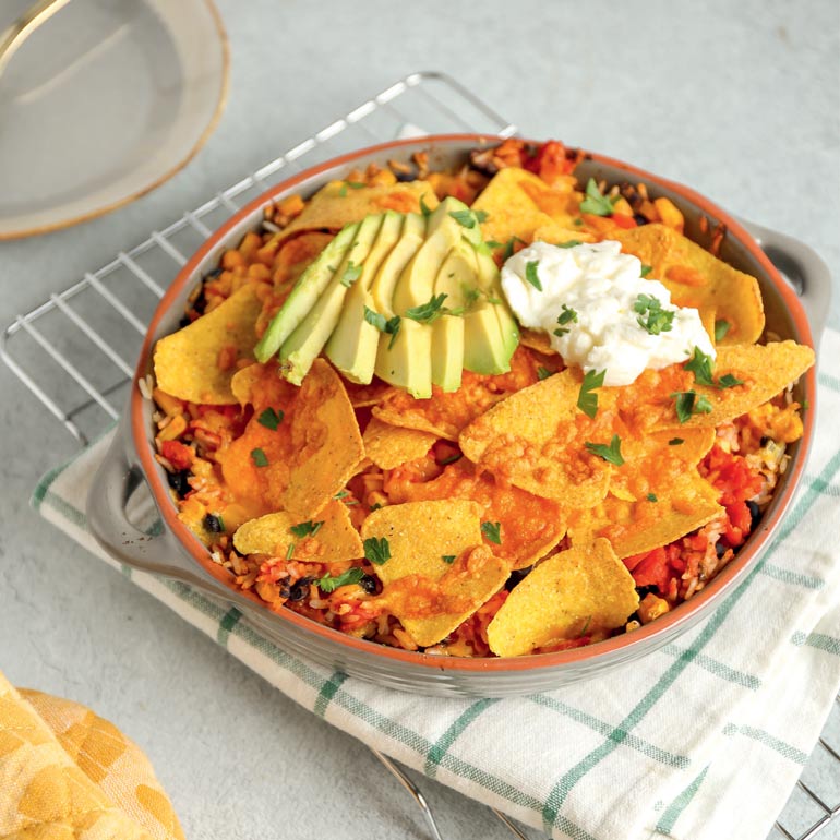 Mexicaanse rijst-ovenschotel met tortillachips