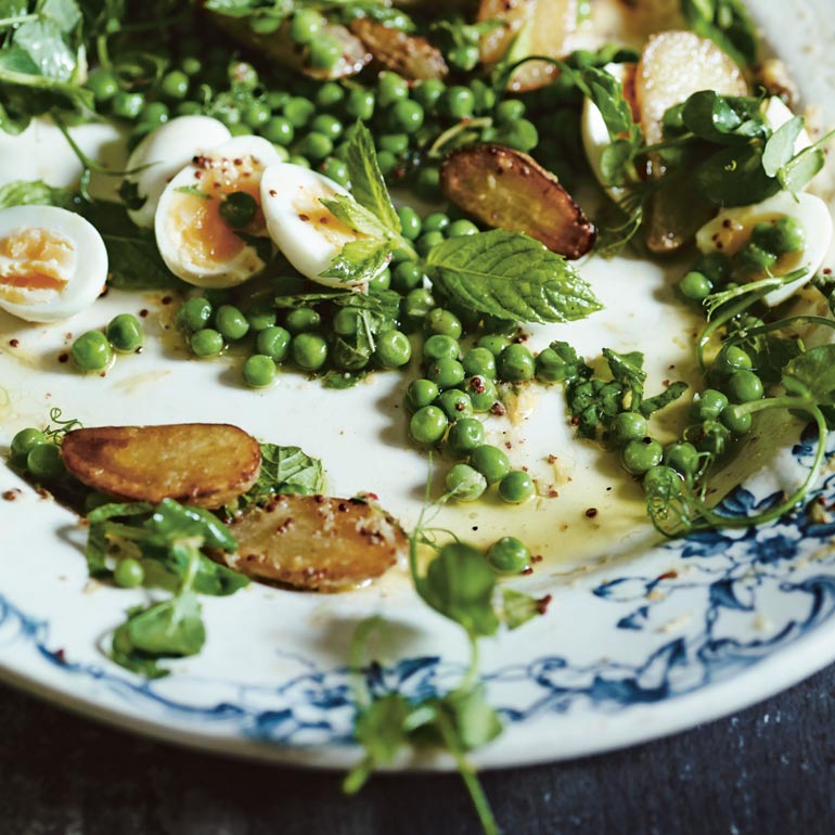 Zomerse salade met krieltjes, ei & erwtjes