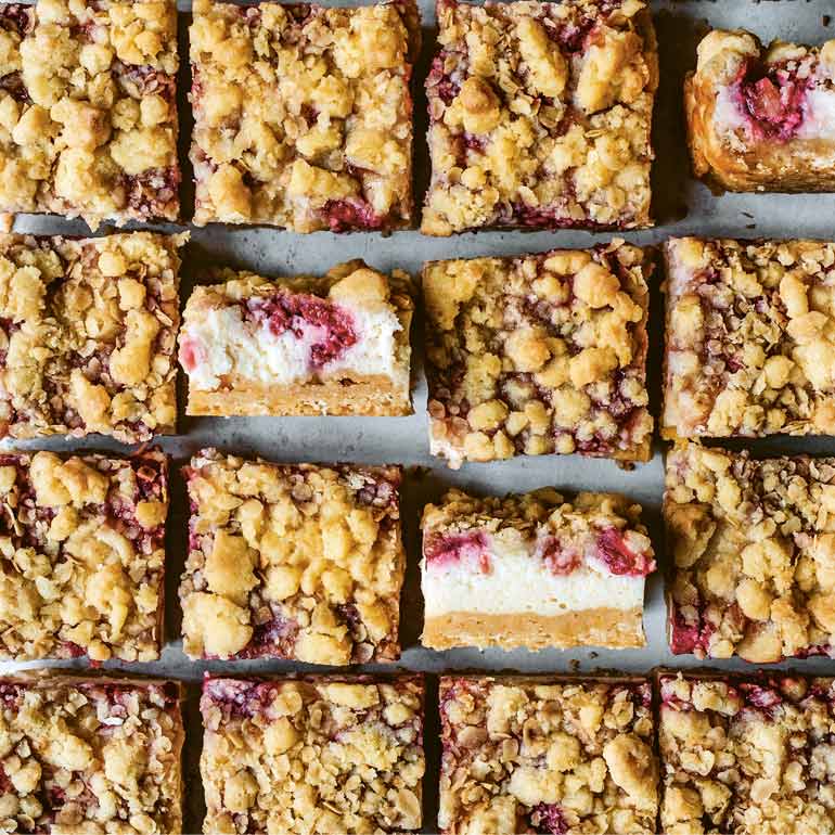 Frambozen-cheesecake-bars met kruimellaag