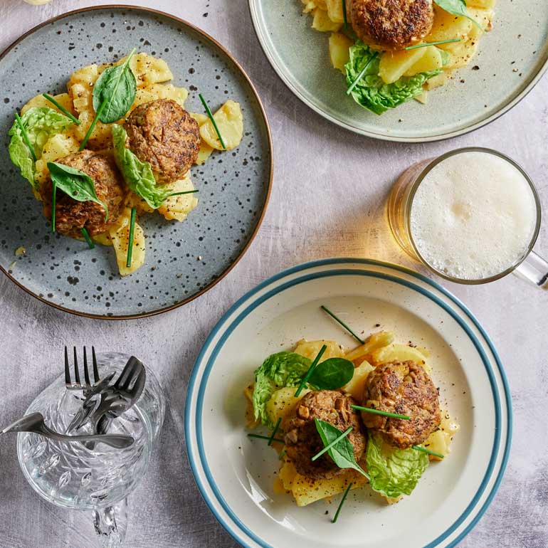 Beiers gehakt met warme Kartoffelsalat