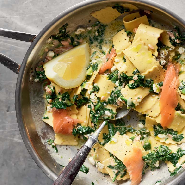 Pasta met zalm, spinazie & hüttenkäse