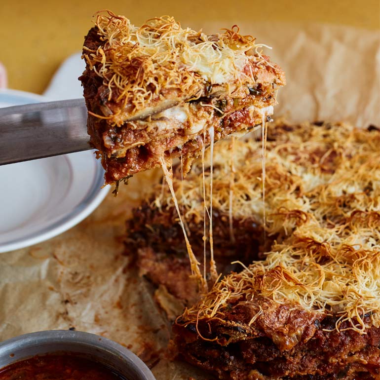 Parmigiana-taart met tomatensaus