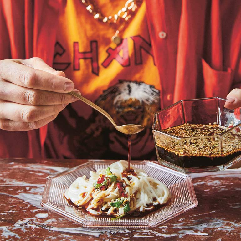 Romige noedels met tofu en soja-azijndressing