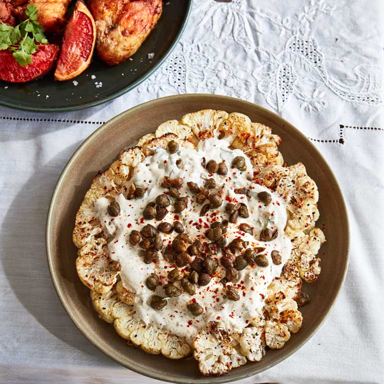 Geroosterde bloemkool met yoghurt-peterseliesaus