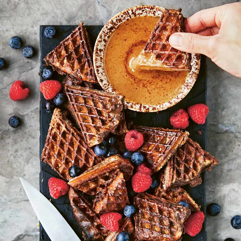 Chocoladewafel toast met granolapasta