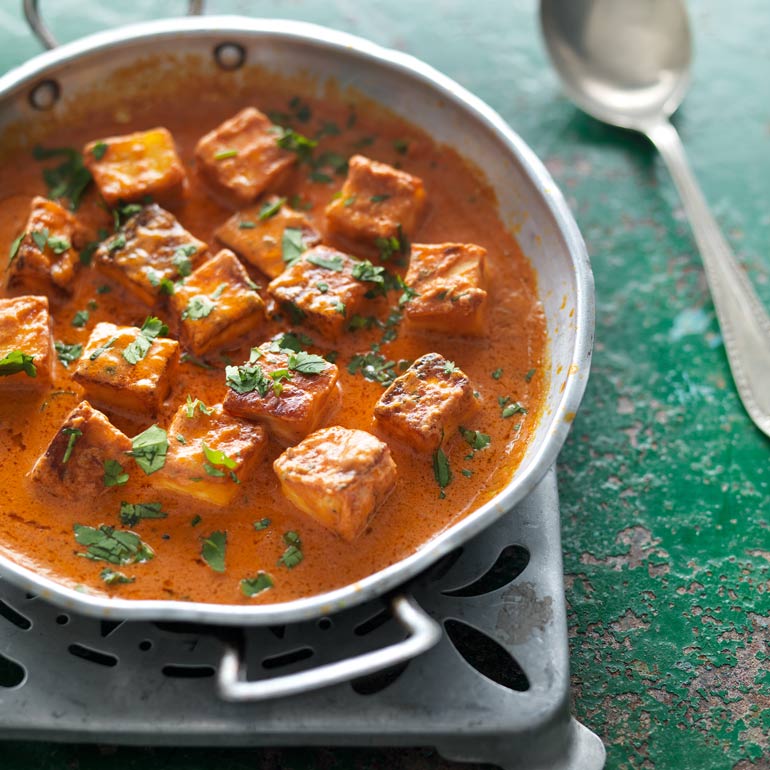 Geroerbakte chili paneer met groene paprika