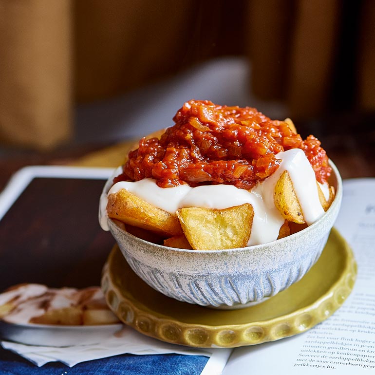 Patatas bravas met pittige saus