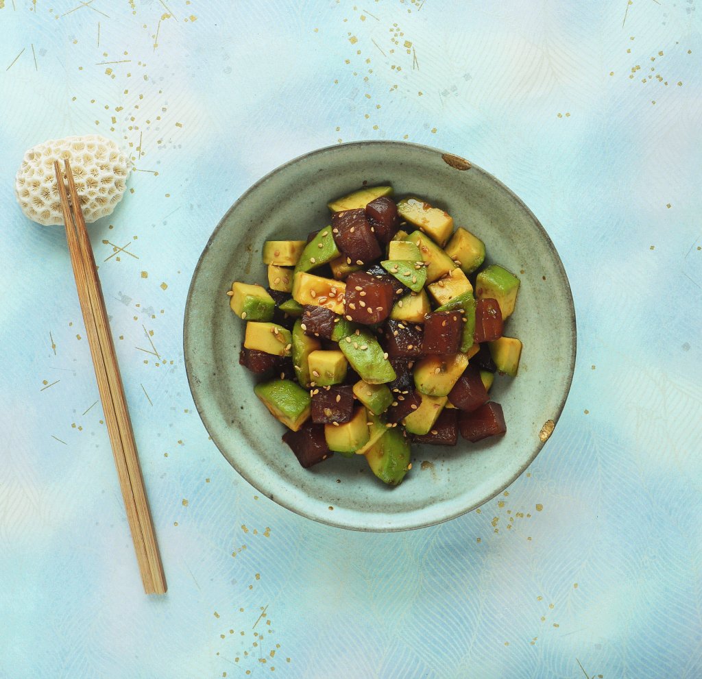 Poké avocado met tonijn