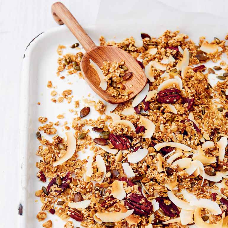 Granola met kokos, sesam & pecannoten