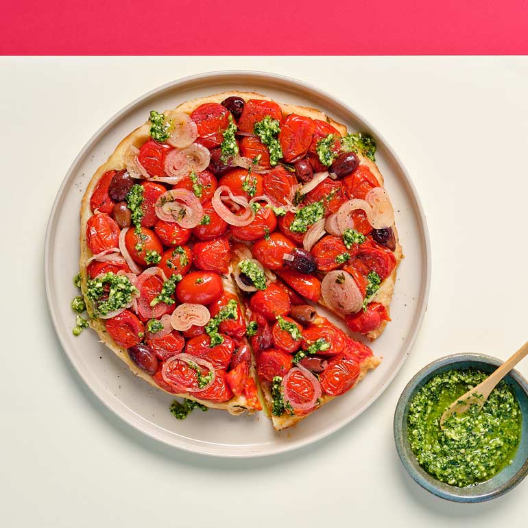 Tarte tatin van cherrytomaten met grove pesto